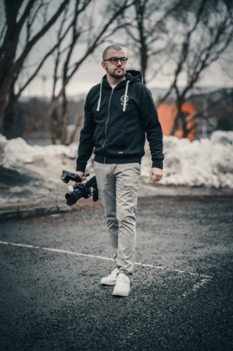 Tom Michael — Daglig leder